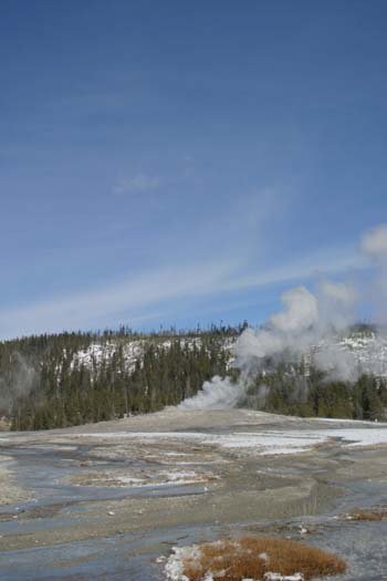 USA WY YellowstoneNP 2004NOV01 OldFaithful 017